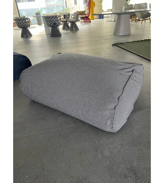 Ready for shipping - Onda Roda Pouf